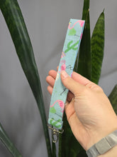 Load image into Gallery viewer, Pool side key fob