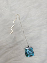 Load image into Gallery viewer, Bookworm hook chain bookmark
