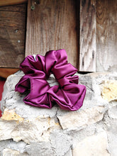 Load image into Gallery viewer, Plum scrunchie