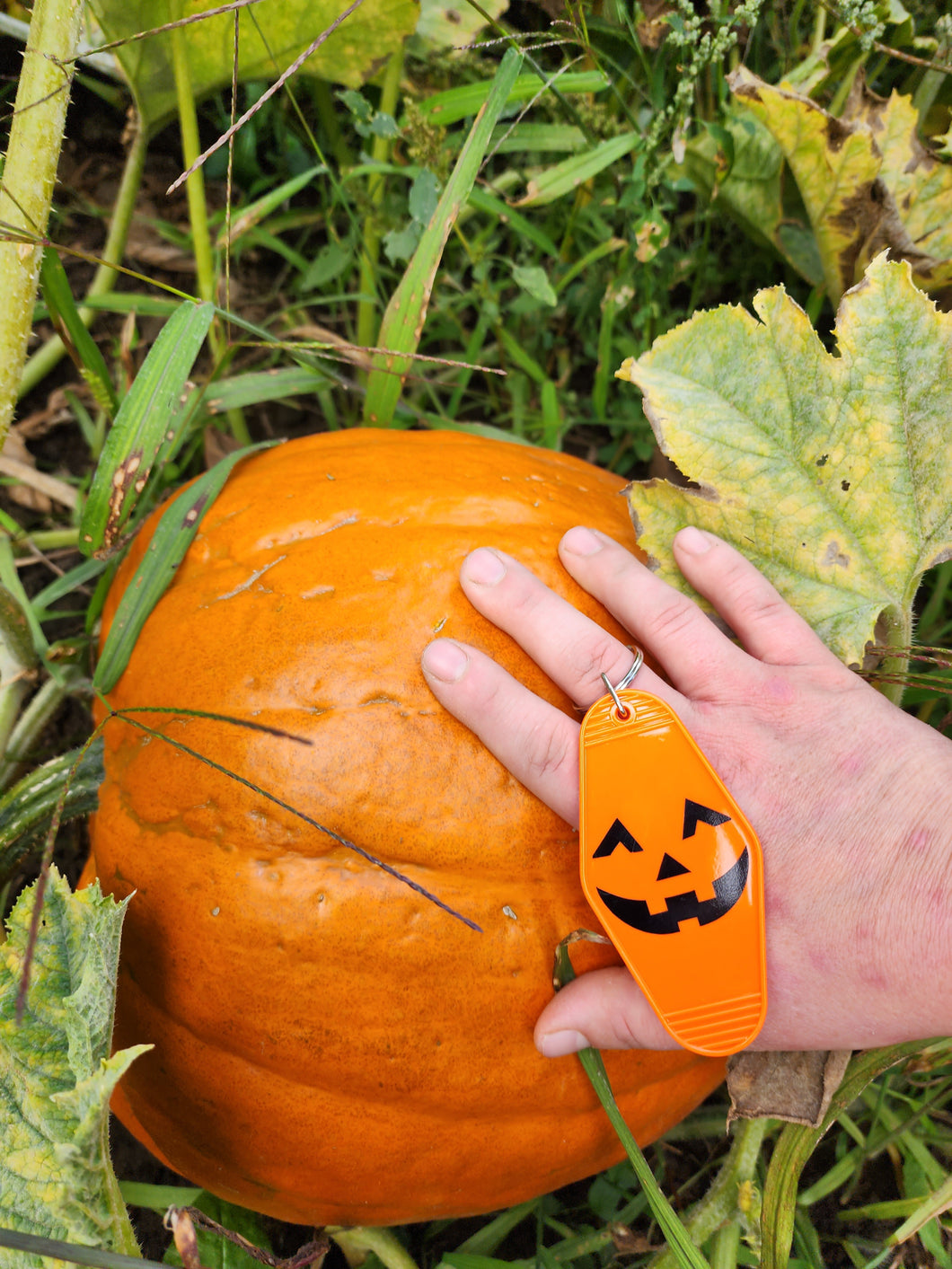 Pumpkin face motel key chain