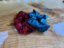 Load image into Gallery viewer, Gem Scrunchie
