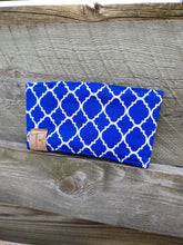 Load image into Gallery viewer, Royal Lattice Drink Cozie
