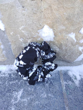 Load image into Gallery viewer, Davina scrunchie
