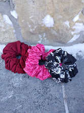 Load image into Gallery viewer, Davina scrunchie
