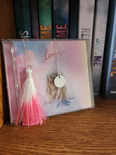 Load image into Gallery viewer, Bright Pink Ombre Chain Bookmark

