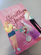 Load image into Gallery viewer, Electric Violet Ombre Chain Bookmark
