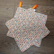 Load image into Gallery viewer, Halloween Print Pot holder set
