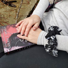 Load image into Gallery viewer, Davina scrunchie
